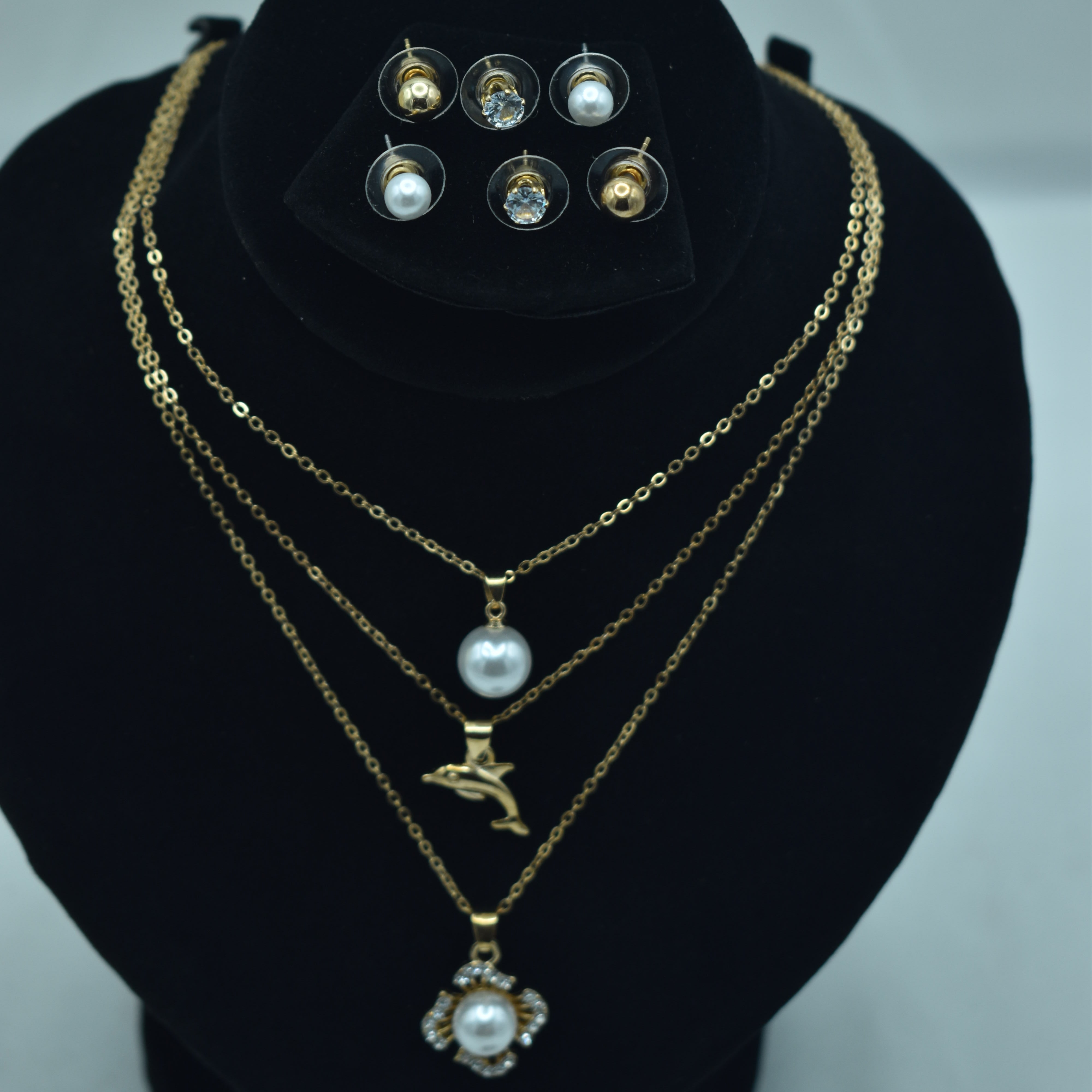 Pack of 6  Golden Necklace and Earring Sets – Stylish Jewelry Collection