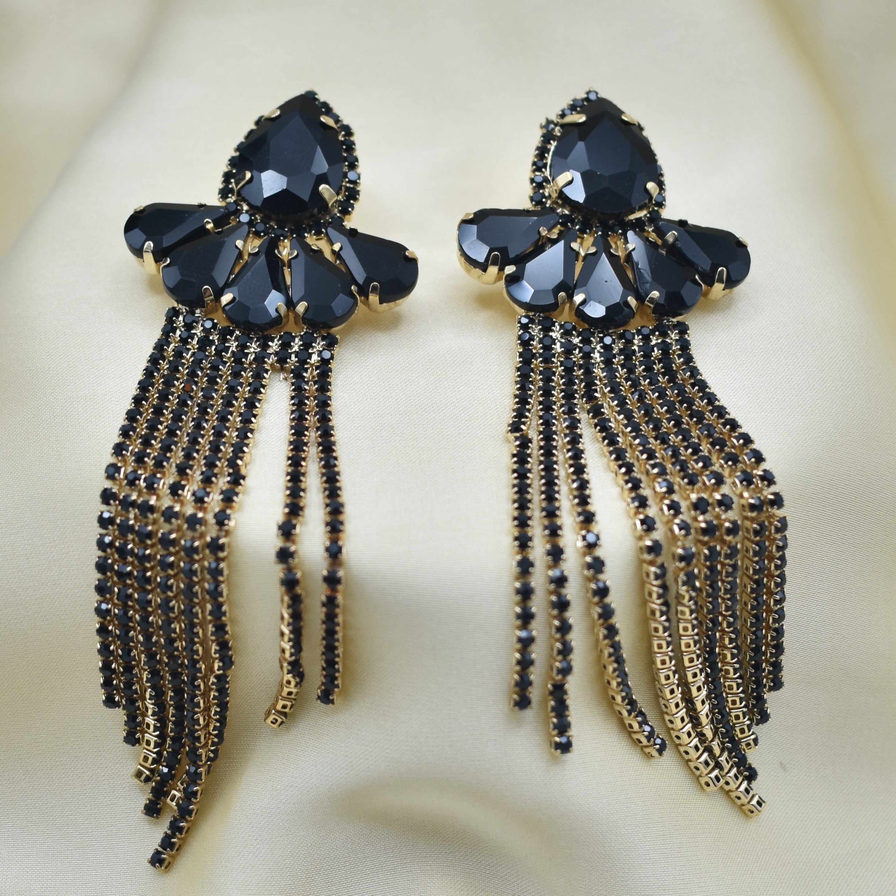 Luxury Water Drop Tassel Earrings – Elegant Piercing Jewelry for Women