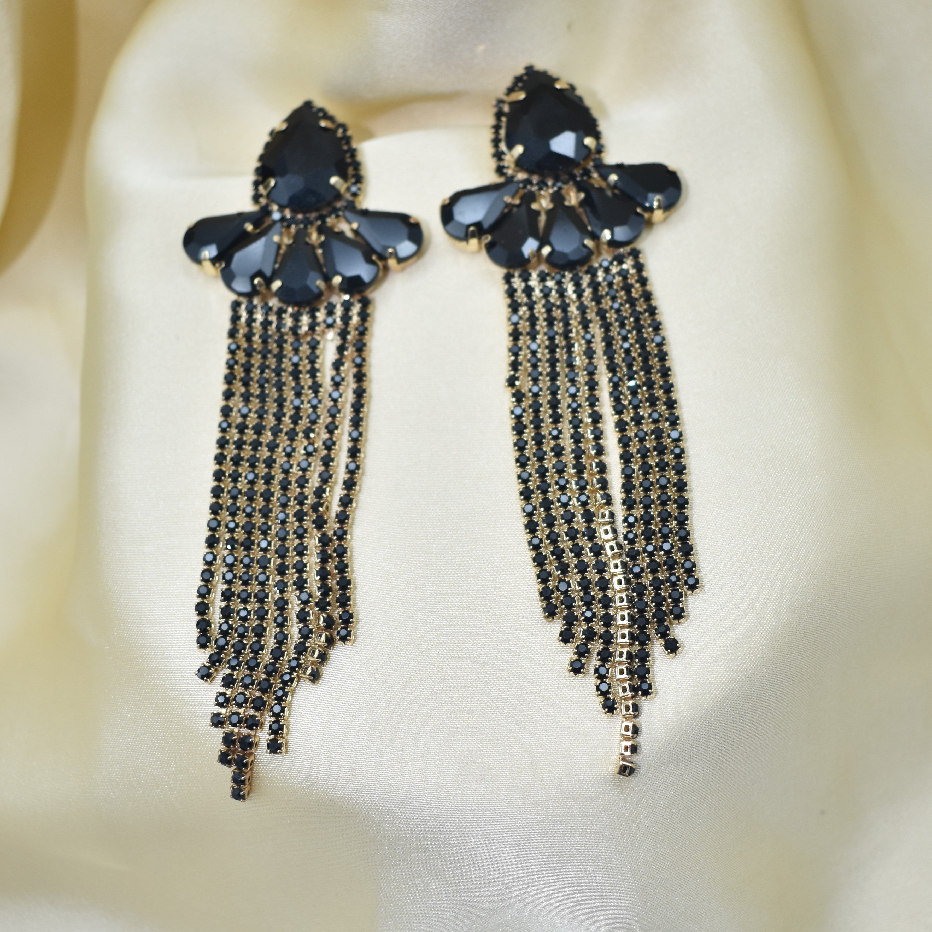 Luxury Water Drop Tassel Earrings – Elegant Piercing Jewelry for Women